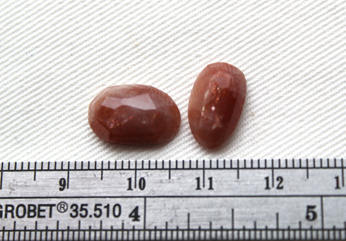<tc>Deux cabochons de sunstone ovales 10x8MM pierres oranges</tc>