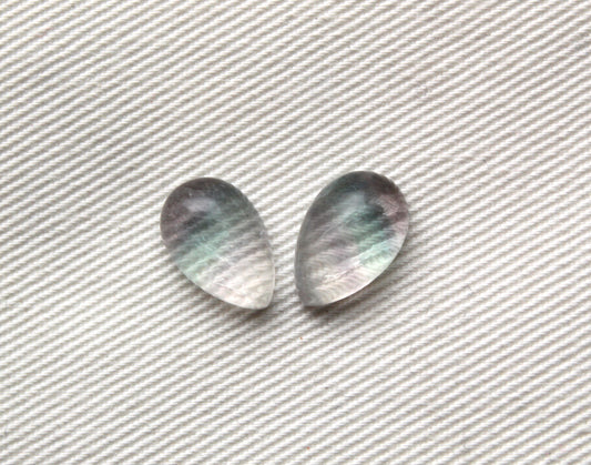 Lot de DEUX Cabochons en Fluorite poire 8x12 MM
