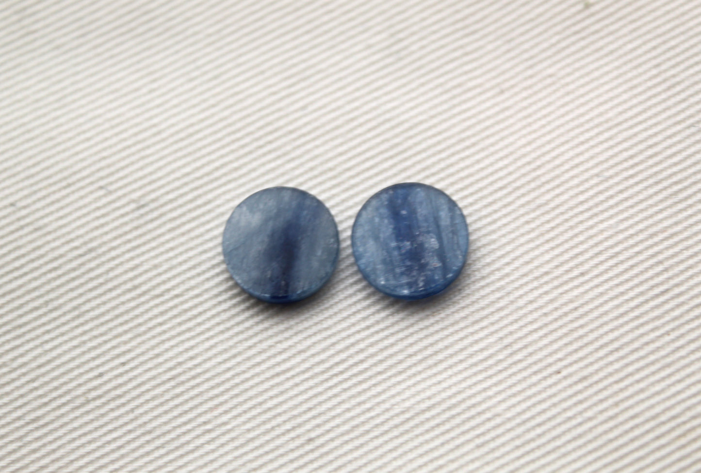 <tc>Cabochon de Kyanite rond couleur bleue 15MM</tc>