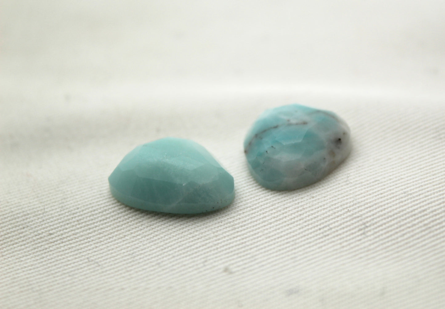 Cabochon d'amazonite chinoise Forme libre taillée en rose Pierre précieuse