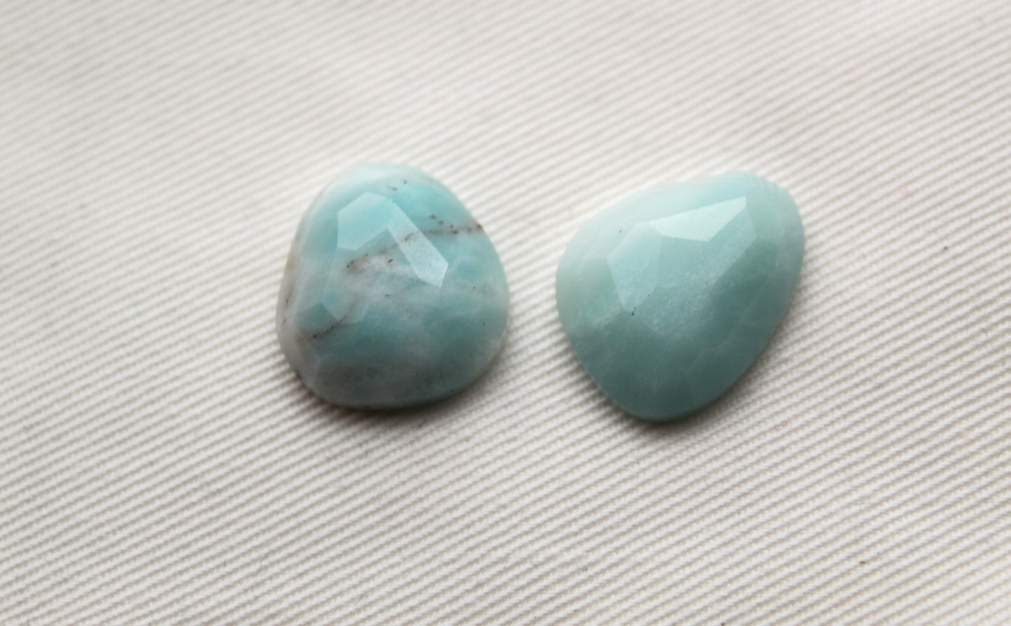 Cabochon d'amazonite chinoise Forme libre taillée en rose Pierre précieuse