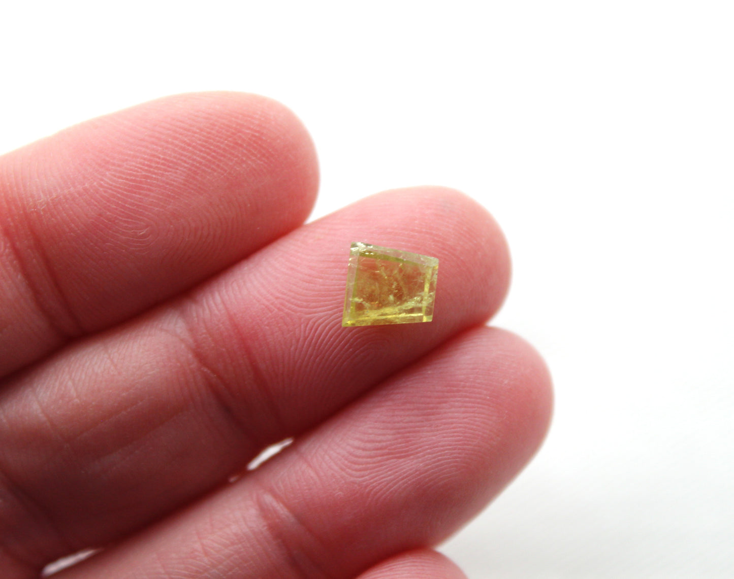 DEUX petits cabochons plats Grenat Grossulaire