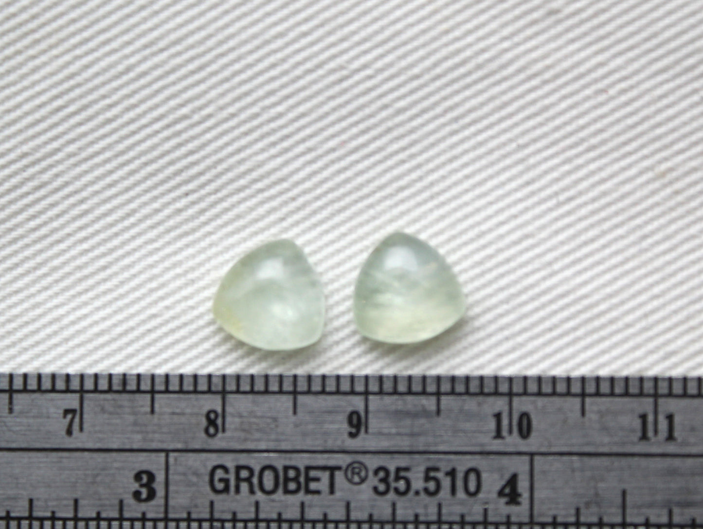 DEUX cabochons de prehnite Gemstones Ovale 8x10MM