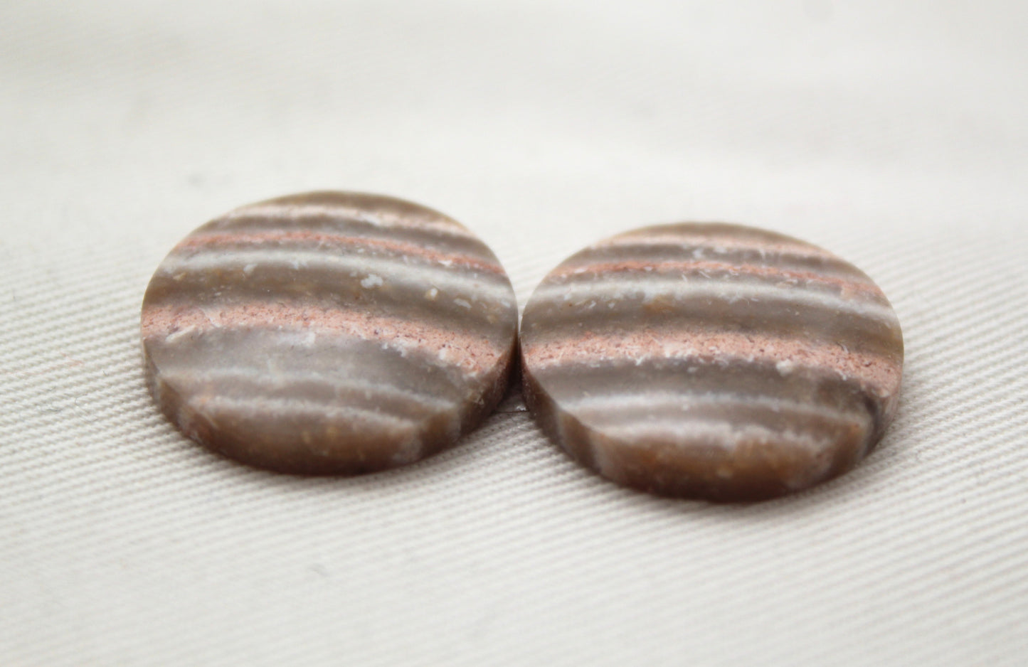 Pair of banded beige Jasper Cabochons round 21MM