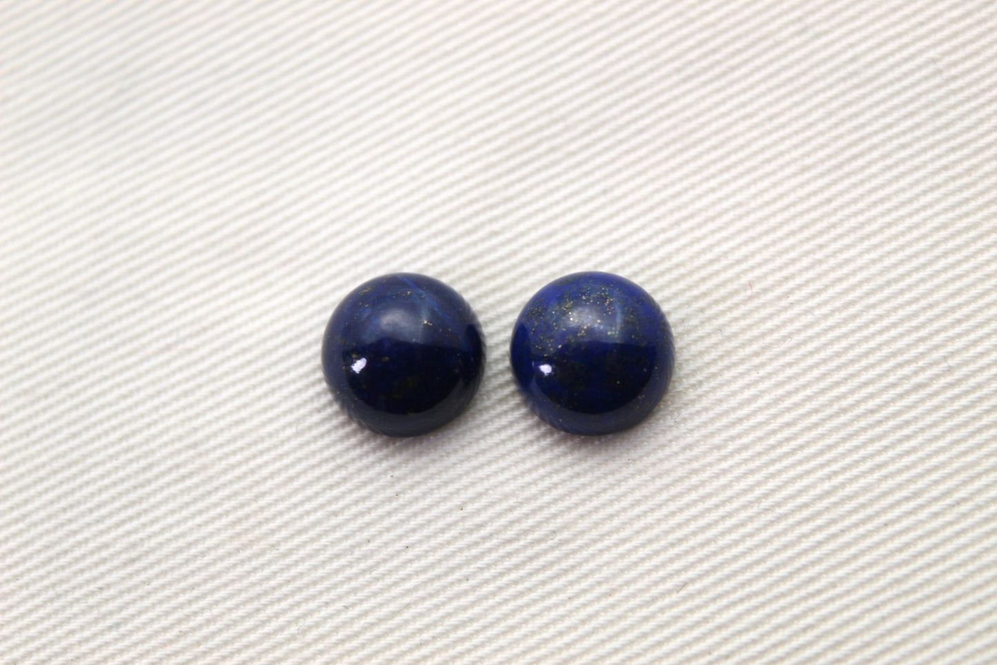 Lot de DEUX cabochons Lapis Lazuli 10 MM Gemstones rond bleu