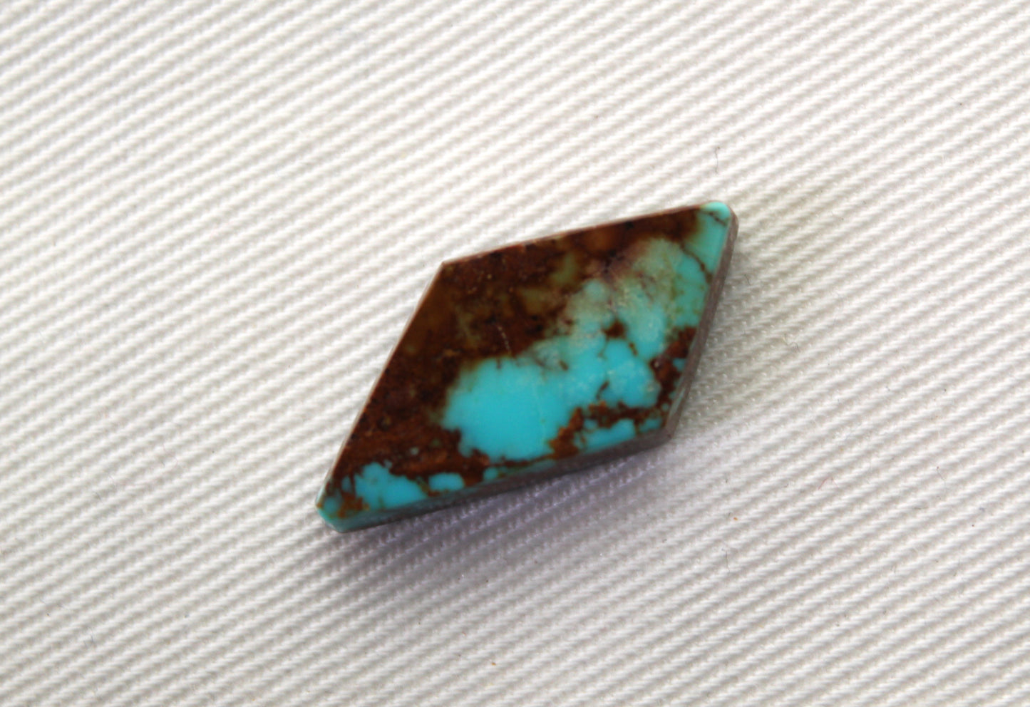 Kingman Turquoise lot Deux cabochons Pierres précieuses