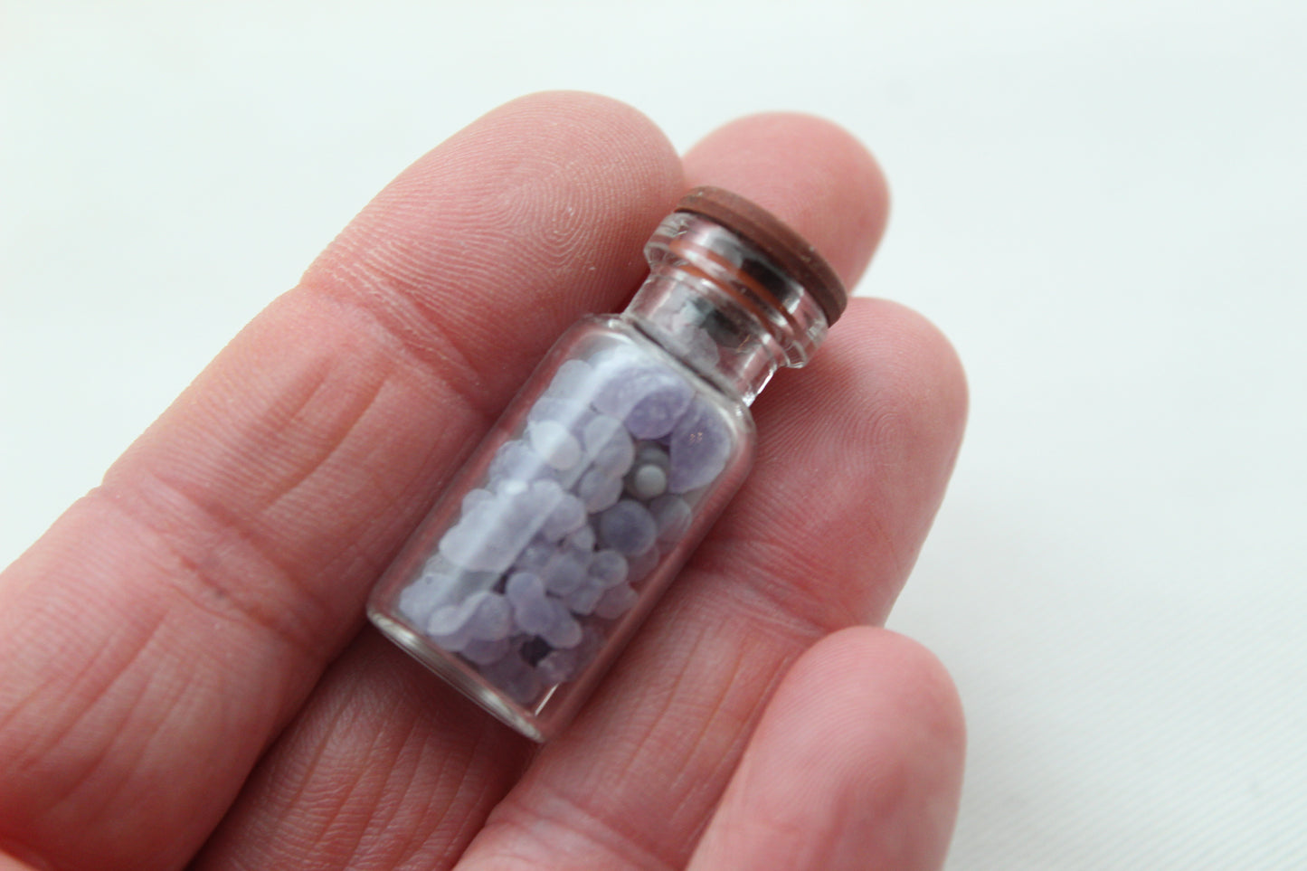 Pierre gemme ovale de cabochon d'agate de raisin