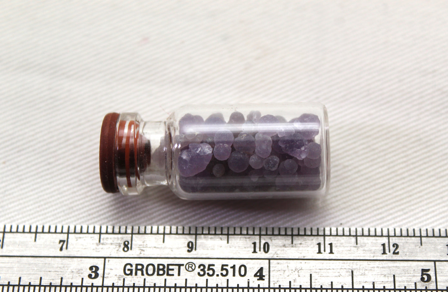 Pierre gemme ovale de cabochon d'agate de raisin