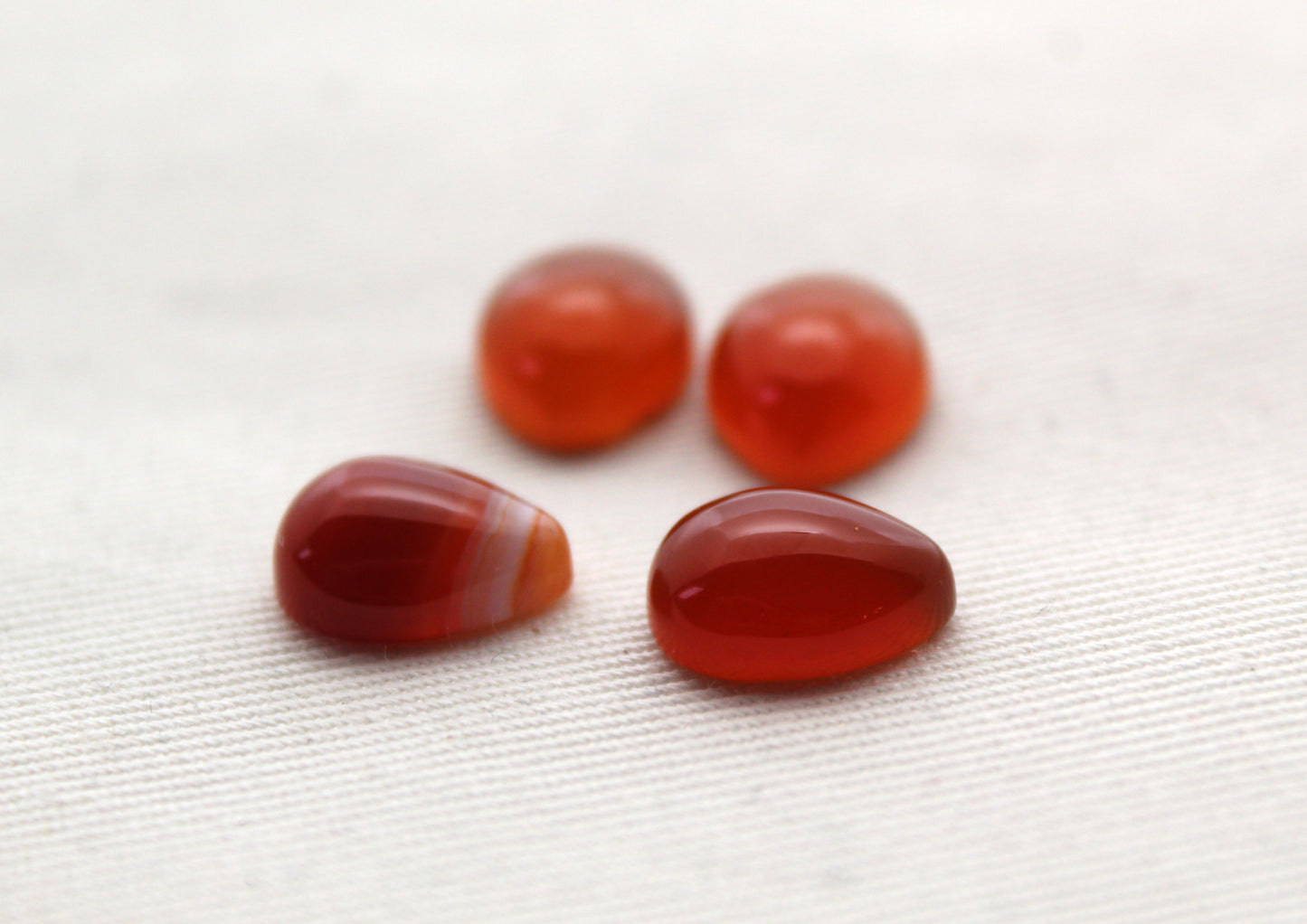 <tc>Quatre Cabochons de Sardonyx coupe poire 10x12 MM</tc>