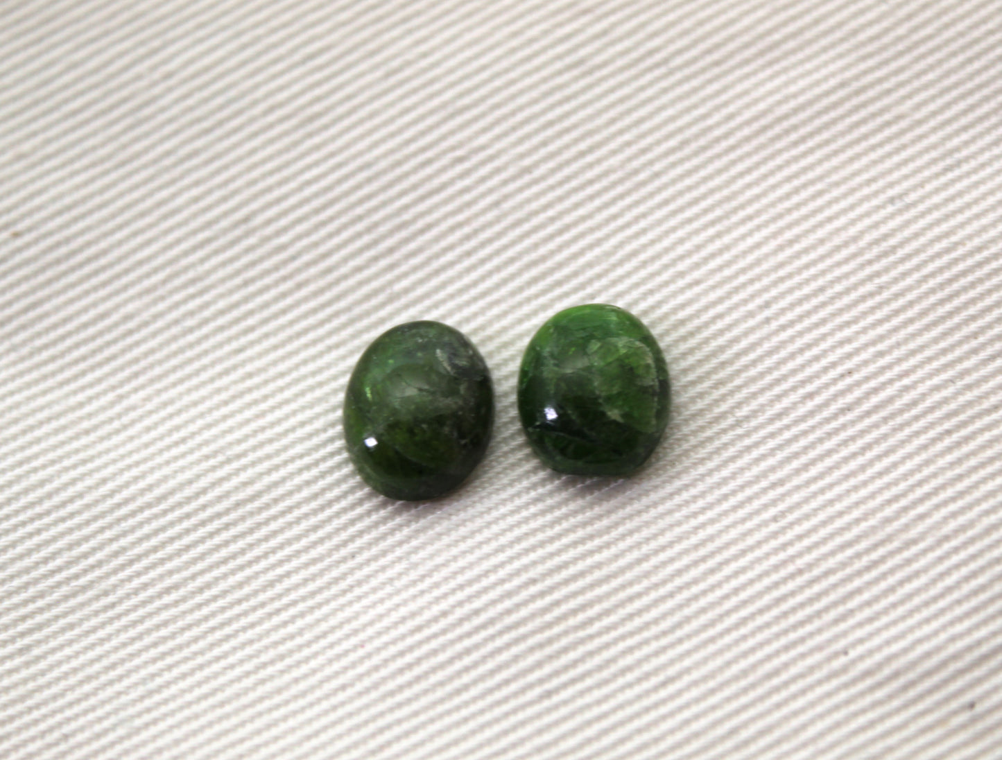 TWO Chrome Diopside cabochons 8x10 MM Gemstones oval green