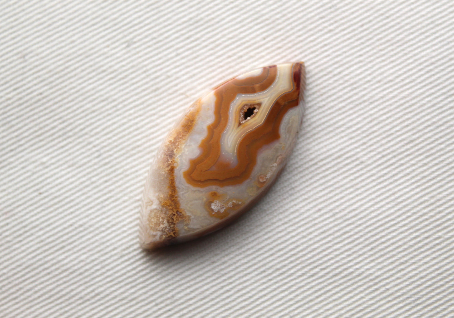 Crazy Lace Agate Cabochon Gemstone larme