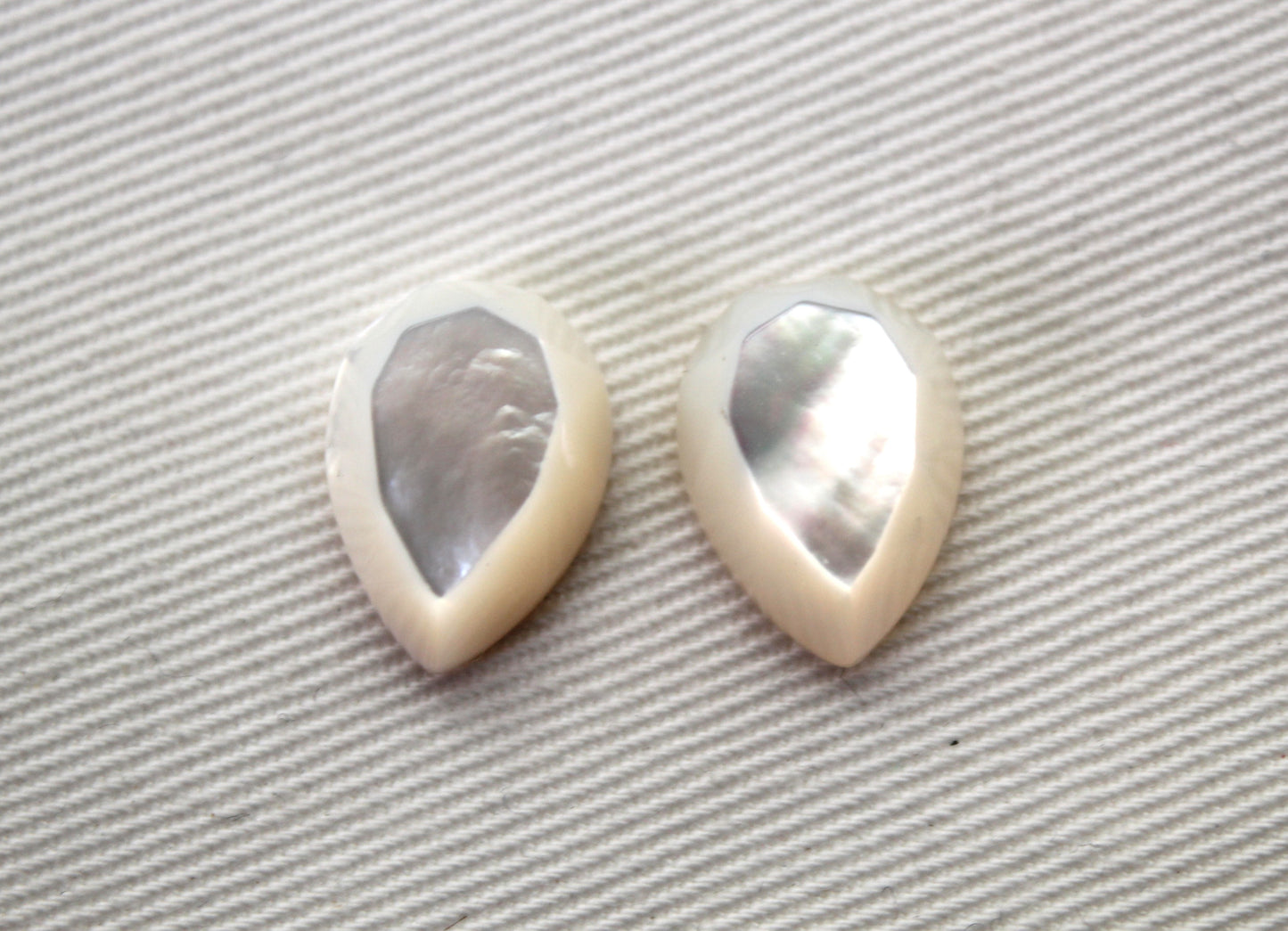 DEUX cabochons Nacre Pierres gemmes rondes 10MM