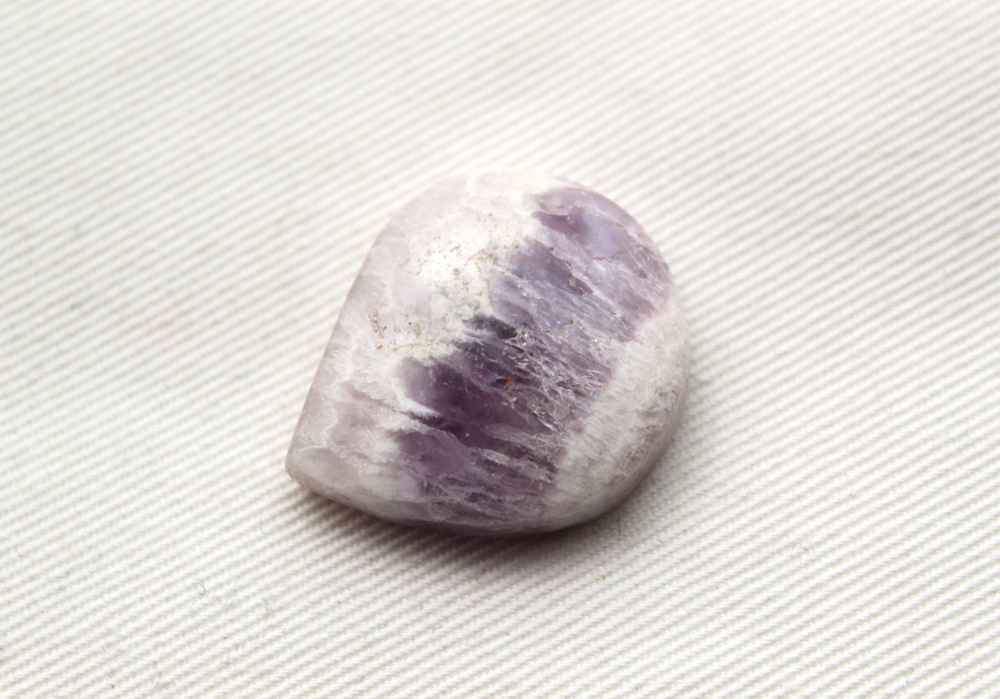 QUATRE cabochons ovales en améthyste 8X10MM