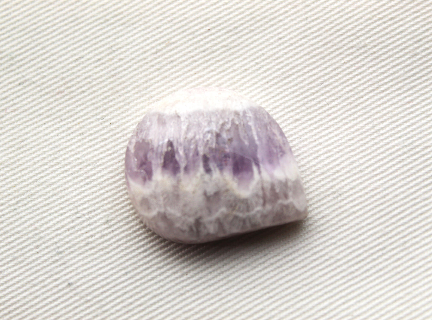 QUATRE cabochons ovales en améthyste 8X10MM
