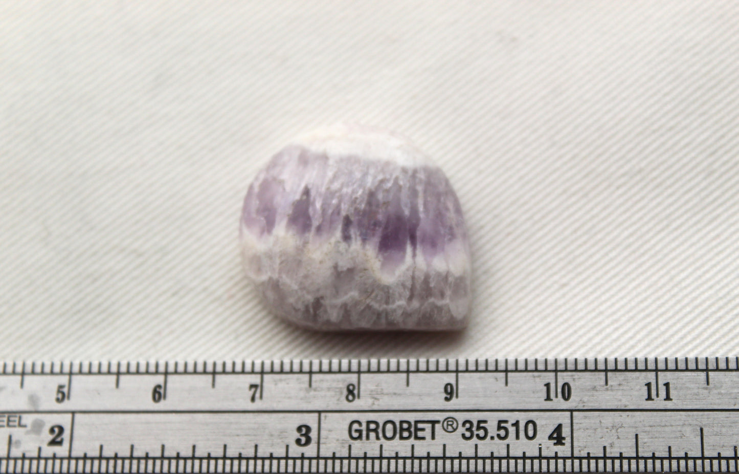QUATRE cabochons ovales en améthyste 8X10MM
