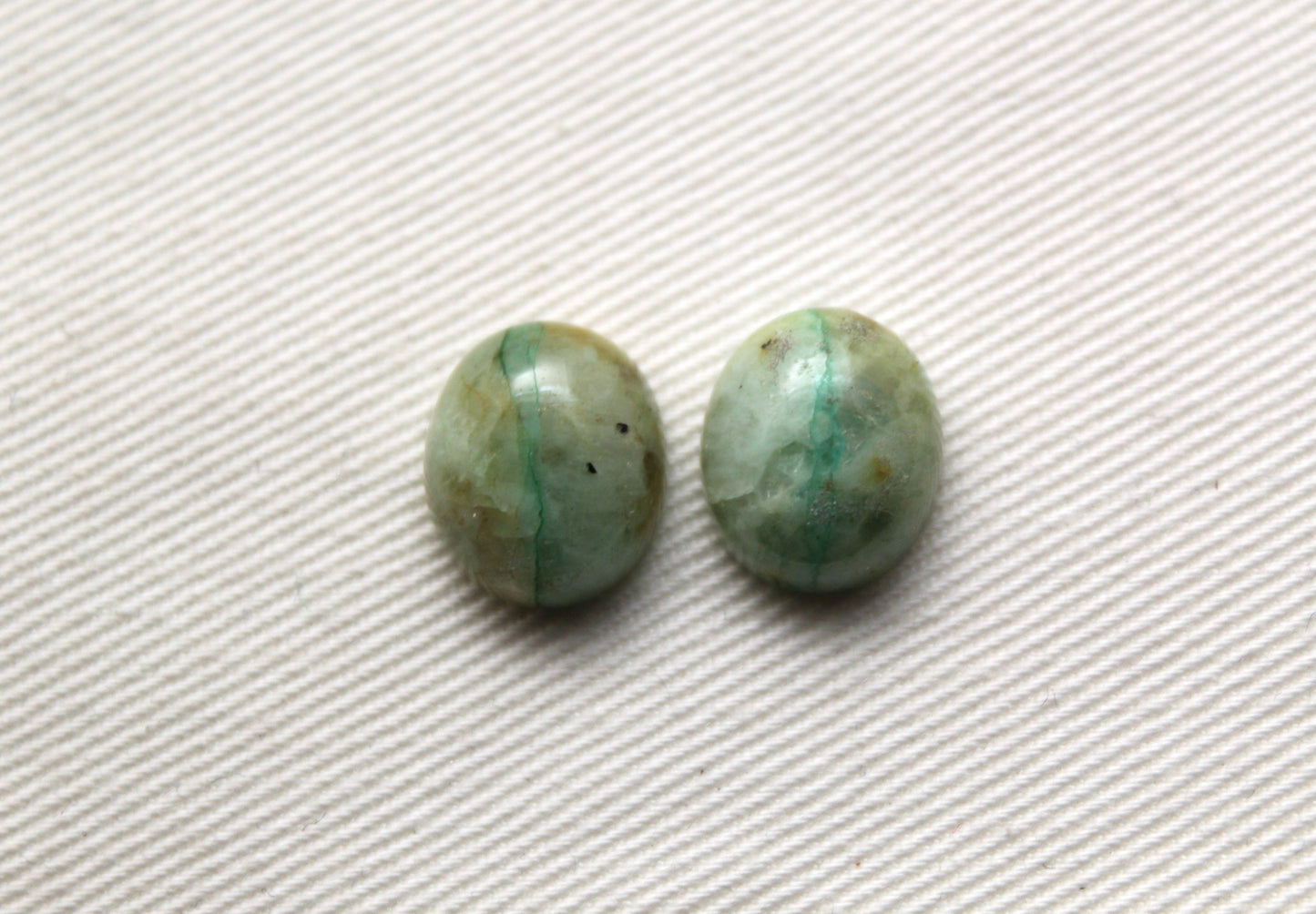 <tc>DEUX Chrysocolle Quartz cabochon oval 10X12MM</tc>