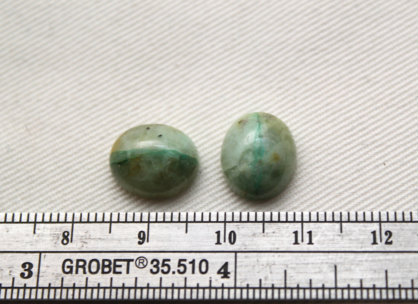 <tc>DEUX Chrysocolle Quartz cabochon oval 10X12MM</tc>