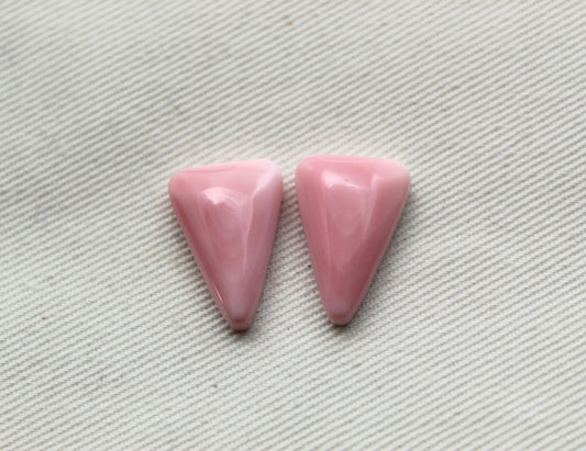 Pair Queen Conch Shell triangle Cabochon 18X12MM