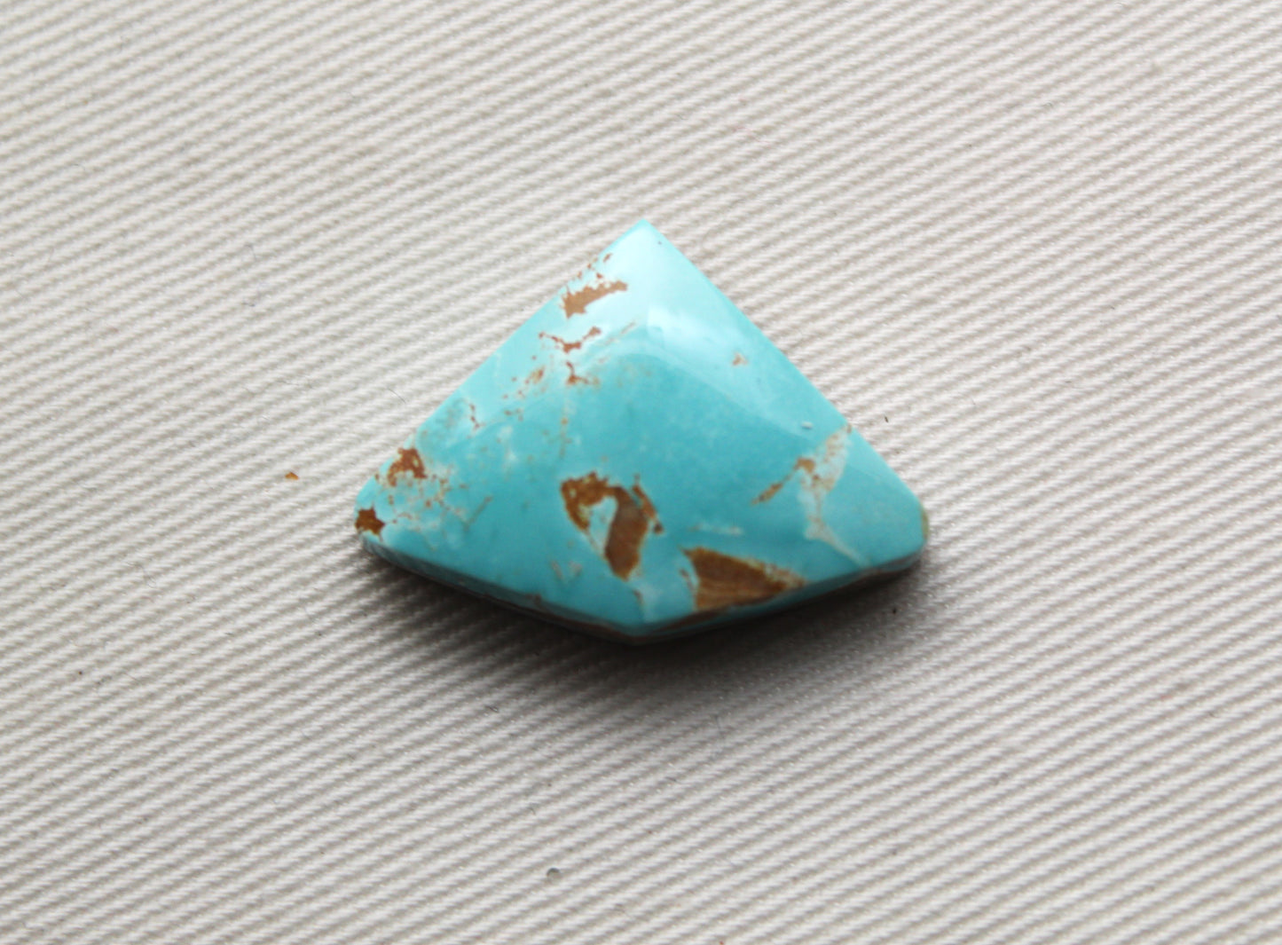 Kingman Turquoise cabochon Gemstone bleu