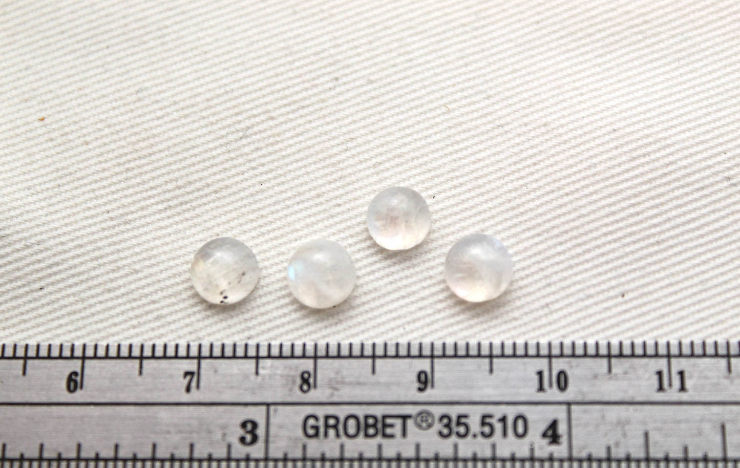 <tc>Deux cabochons de Pierre de Lune ovale 12X10MM</tc>