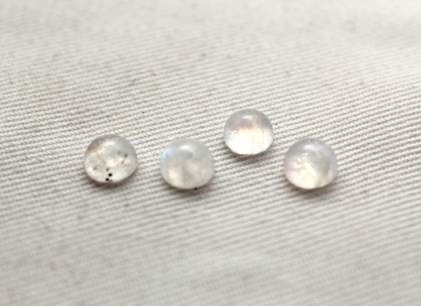 <tc>Deux cabochons de Pierre de Lune ovale 12X10MM</tc>