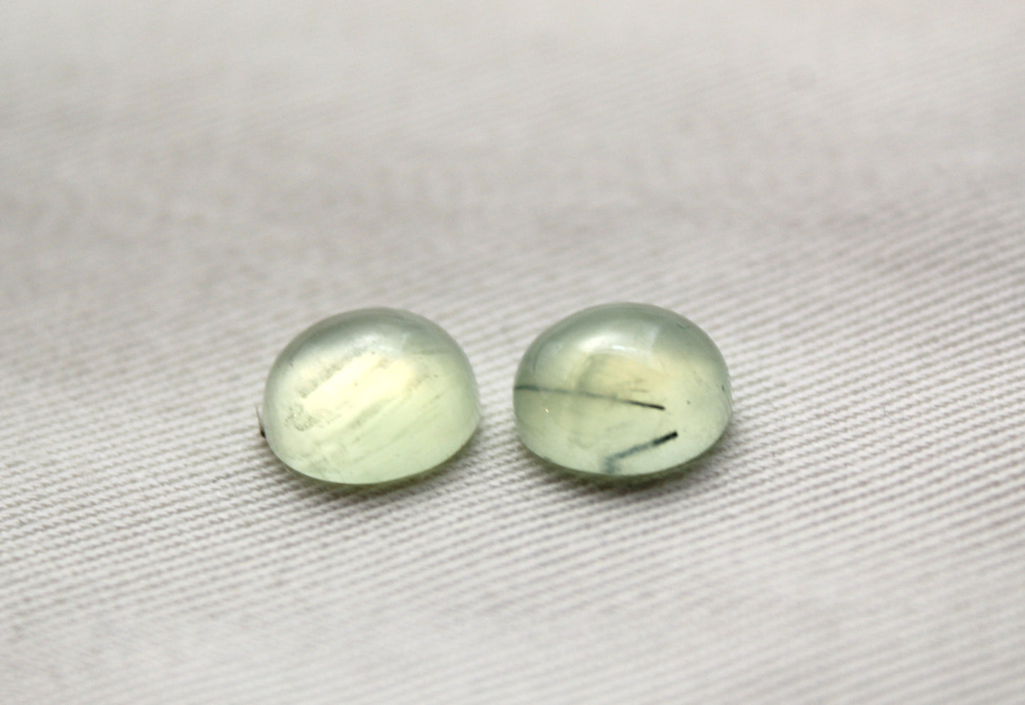DEUX cabochons de prehnite Pierres précieuses rondes 15MM
