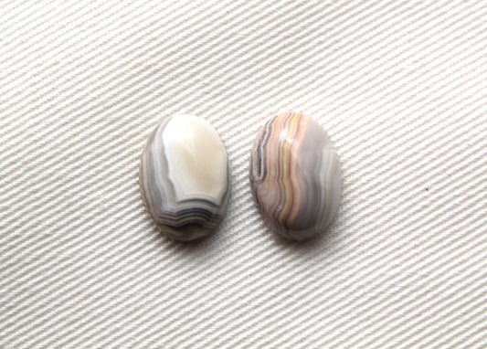 TWO Crazy Lace Agate Cabochons Gemstones ovale 10X14MM