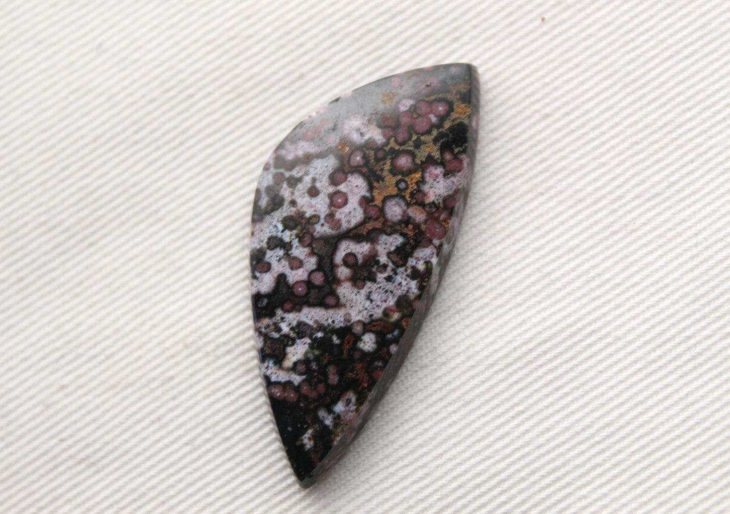 River Jasper Cabochon Gemstone vert jaune larme