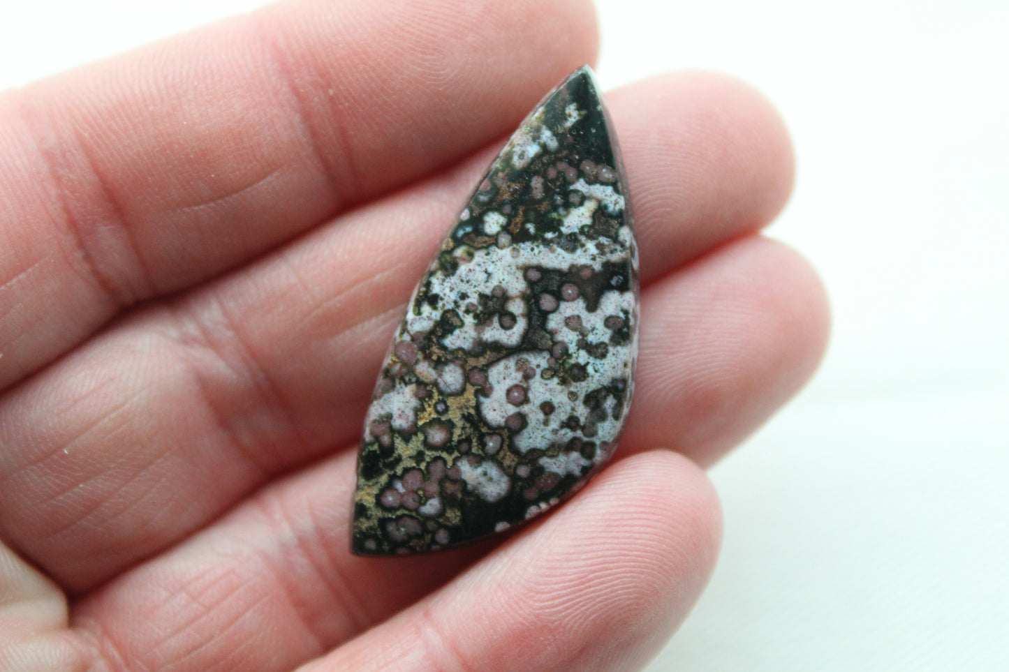 River Jasper Cabochon Gemstone vert jaune larme