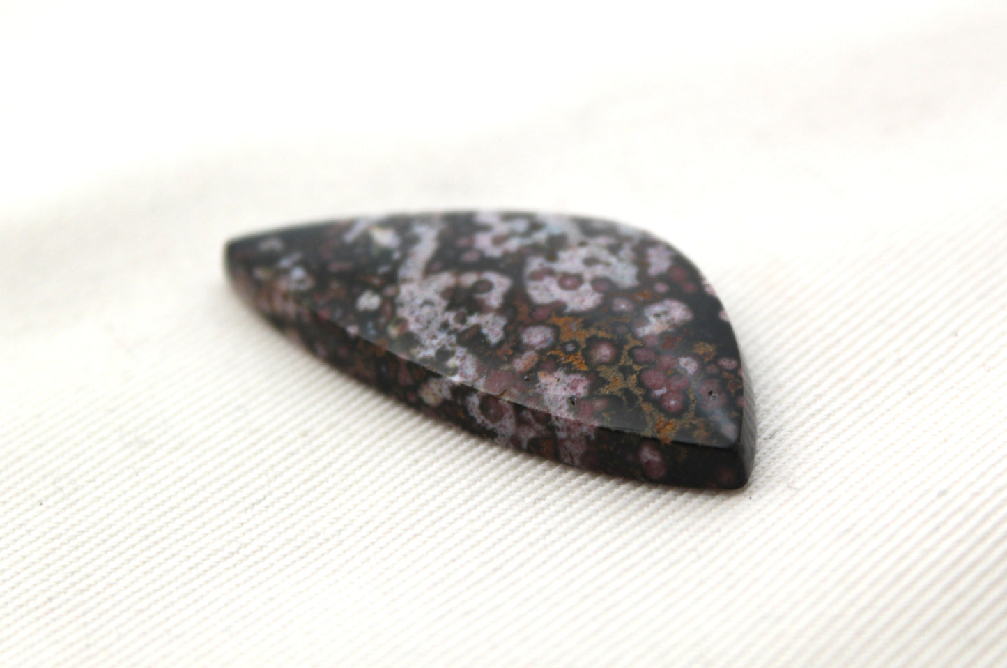 River Jasper Cabochon Gemstone vert jaune larme