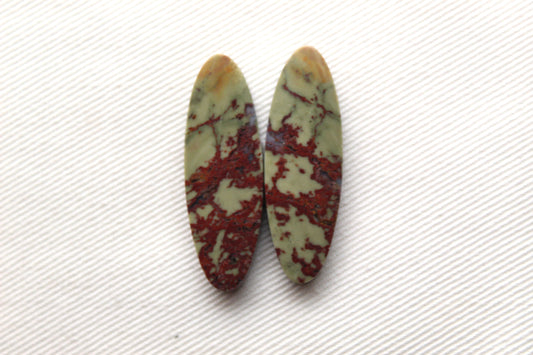 Paire de Cabochons Jaspe Fibre Rouge assortie vert ovale
