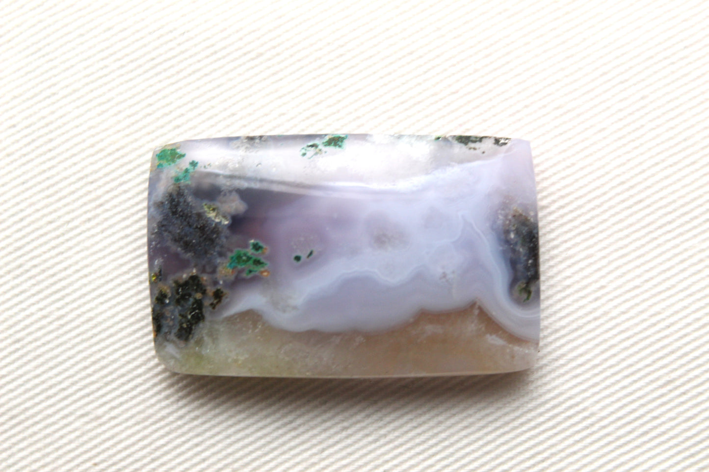Larme de cabochon d'agate mousse violette