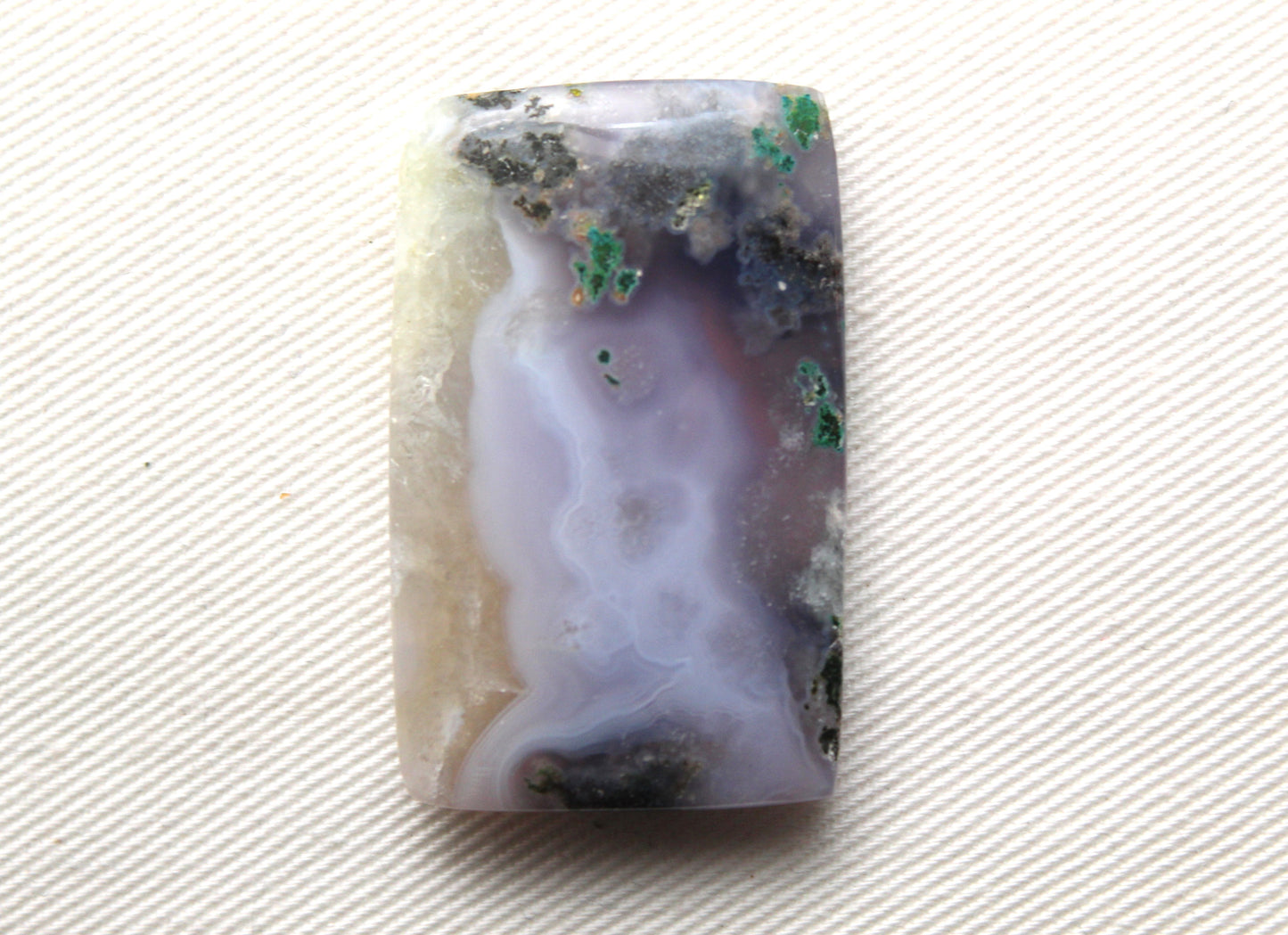 Larme de cabochon d'agate mousse violette