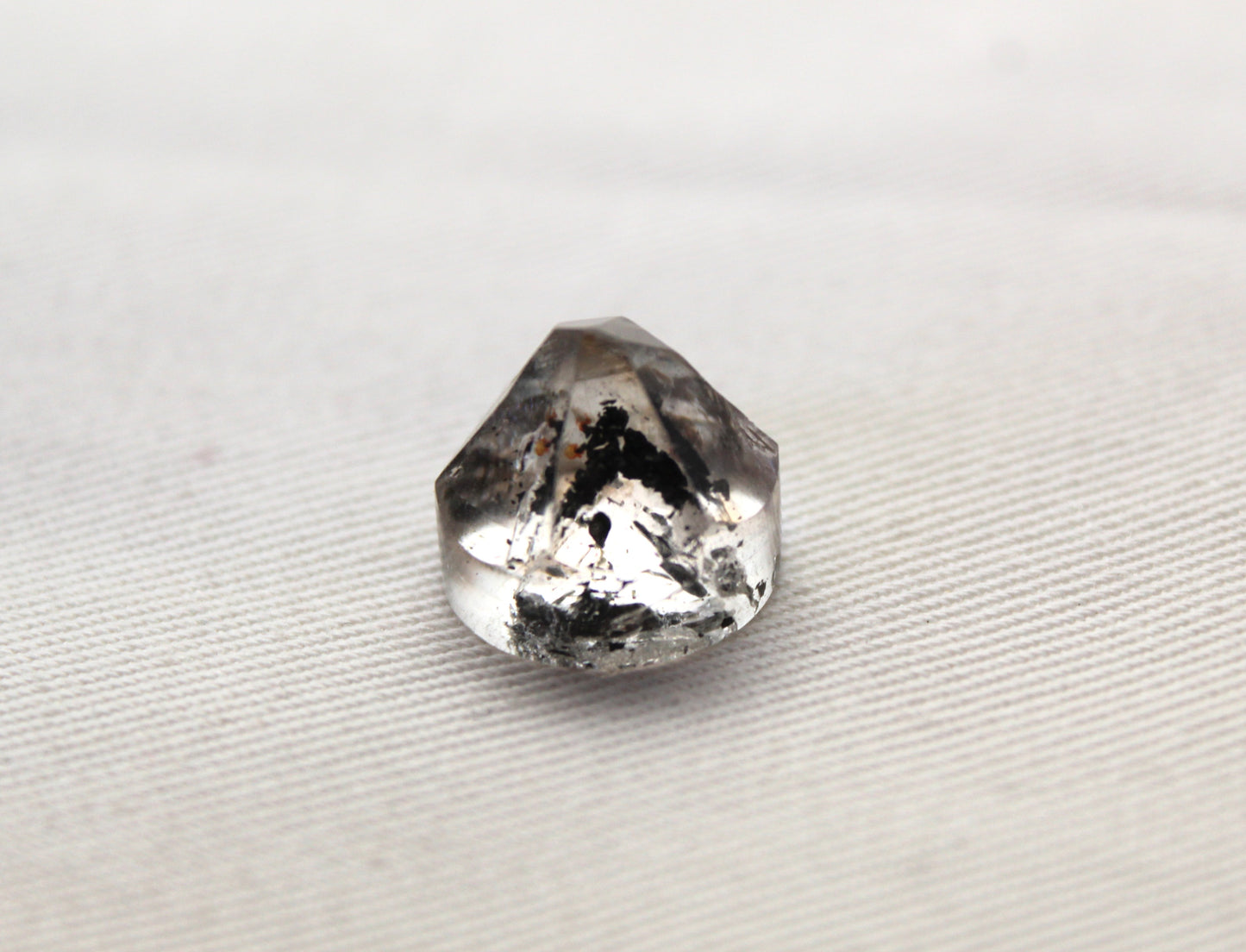 Un cabochon rond en cristal de quartz Herkimer Gemstone 12MM