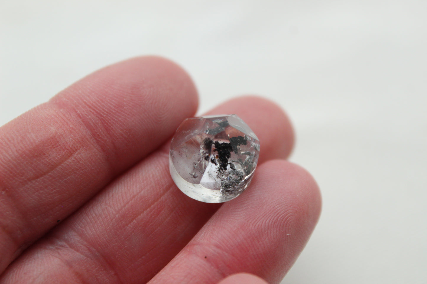 Un cabochon rond en cristal de quartz Herkimer Gemstone 12MM