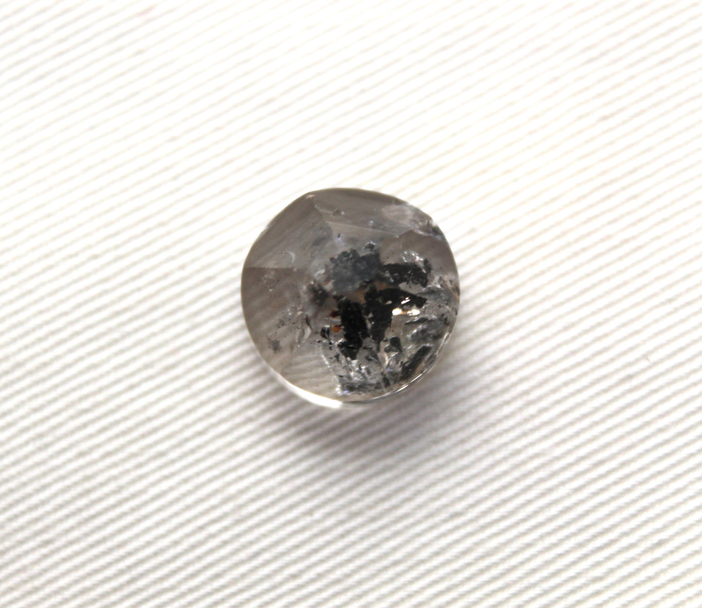 Un cabochon rond en cristal de quartz Herkimer Gemstone 12MM
