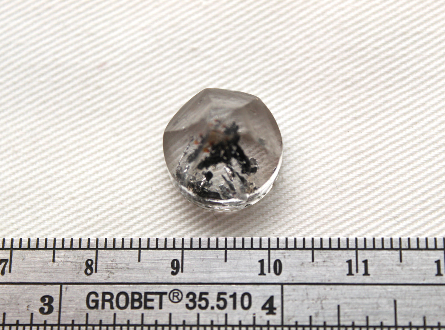Un cabochon rond en cristal de quartz Herkimer Gemstone 12MM