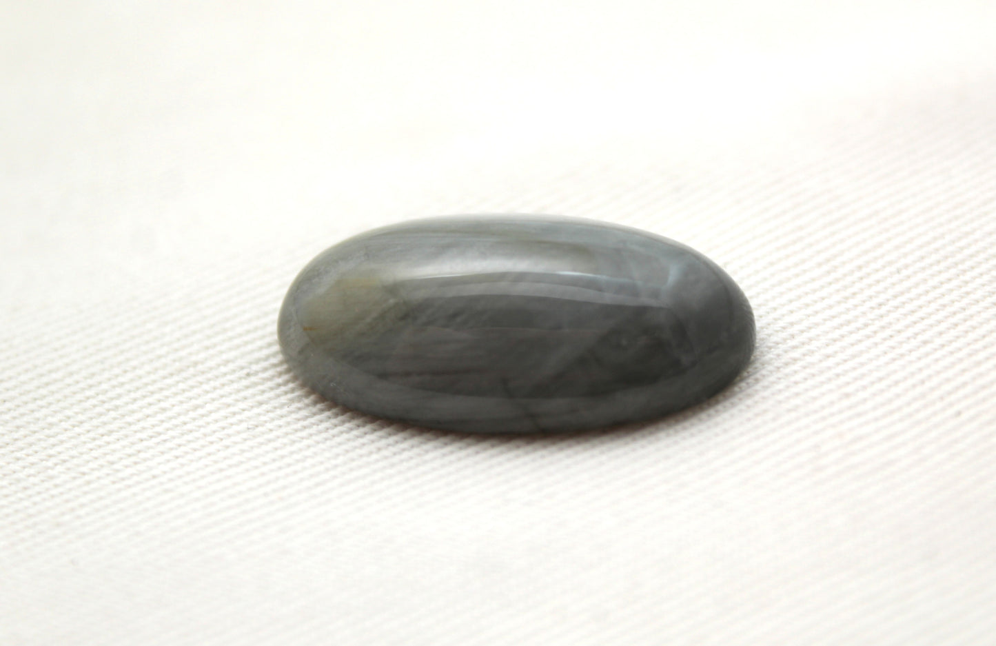 Un cabochon oeil de crapaud Gemstone gris ovale 14X25MM