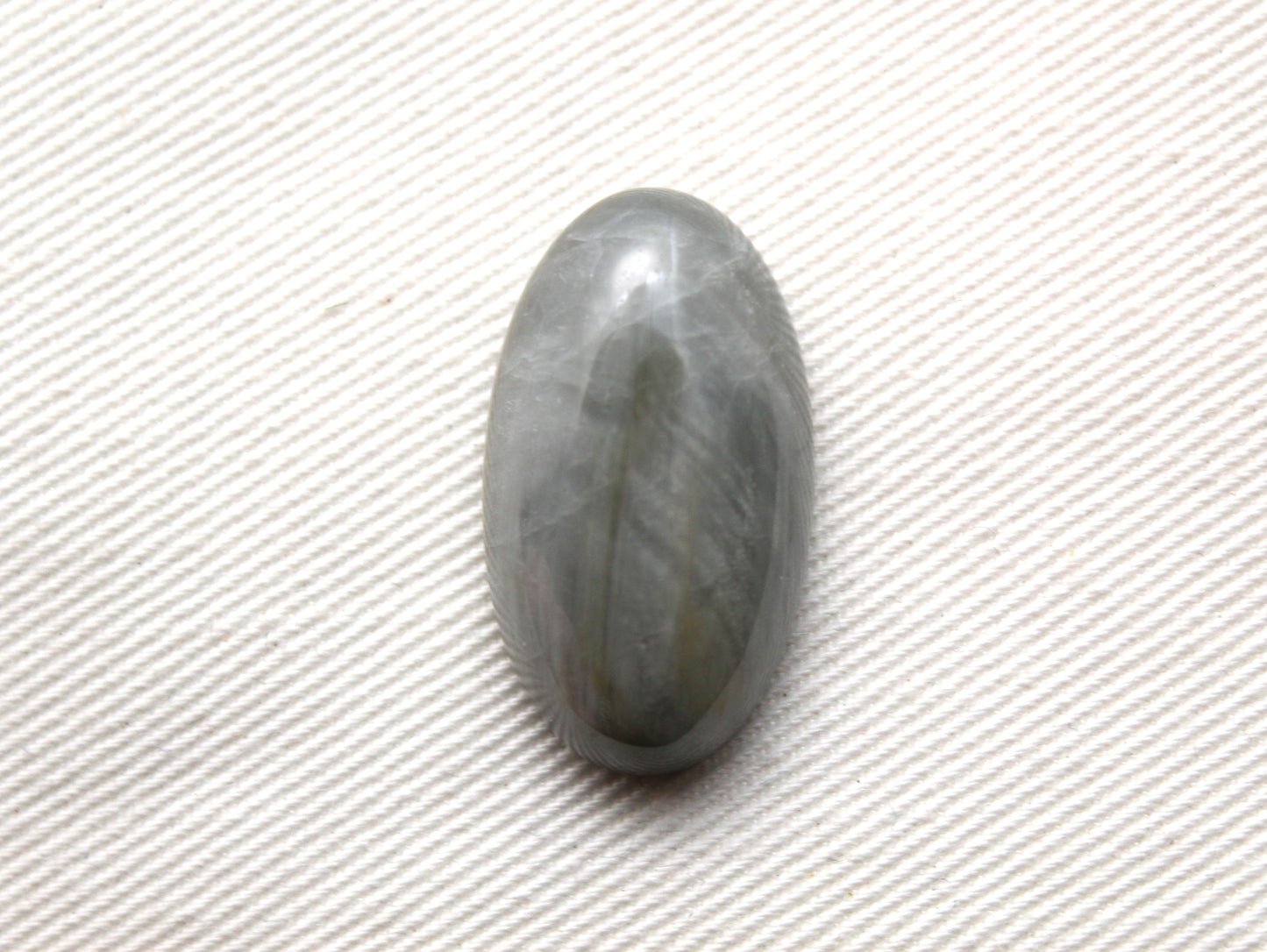 Un cabochon oeil de crapaud Gemstone gris ovale 14X25MM