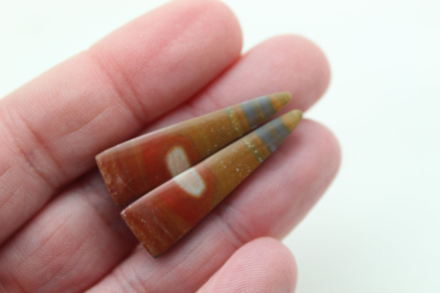 Jolie Paire de Cabochons Jaspe Australien goutte jaune gris terre cuite