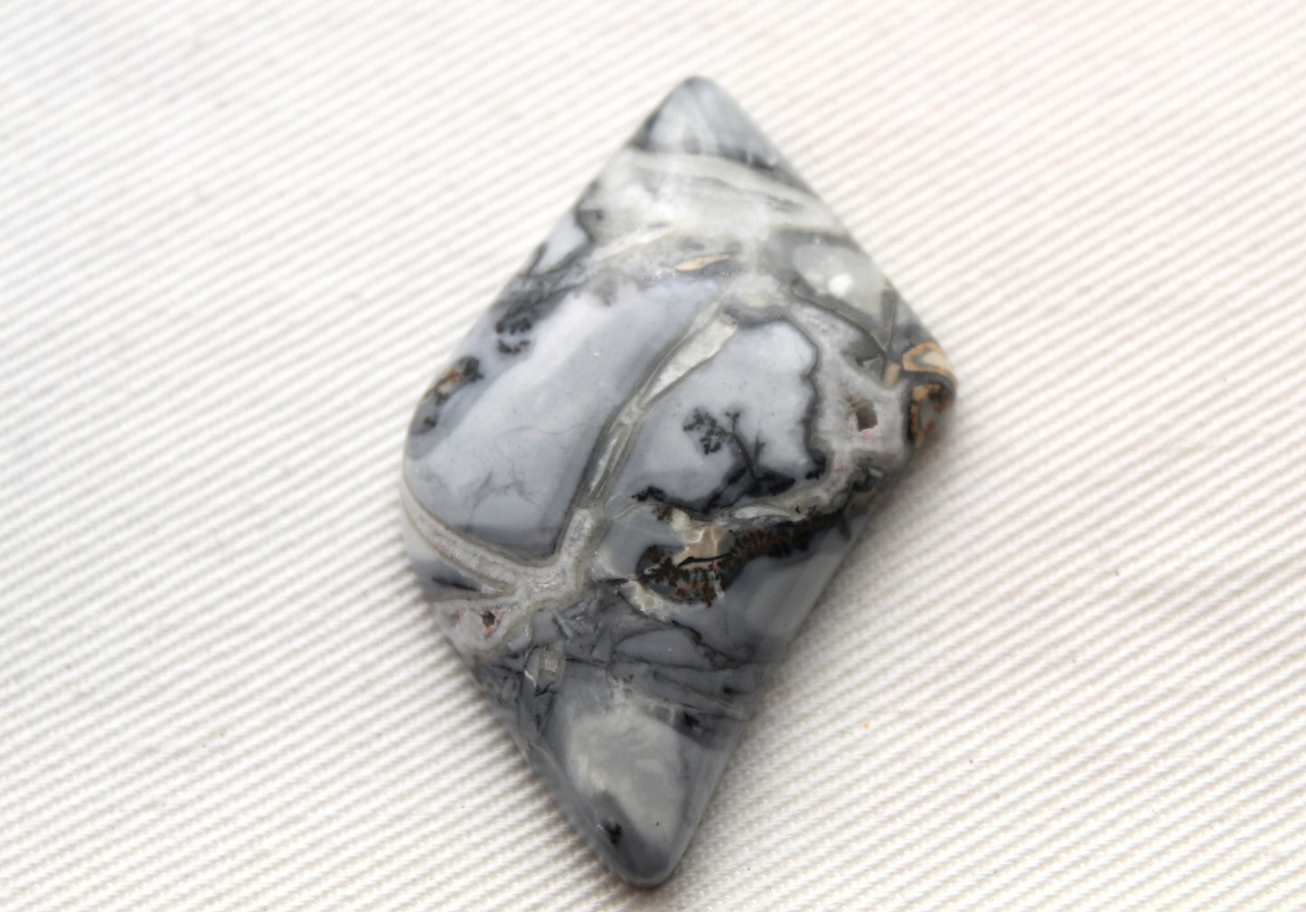 Maligano Jasper Cabochon Gemstone Jaune forme libre
