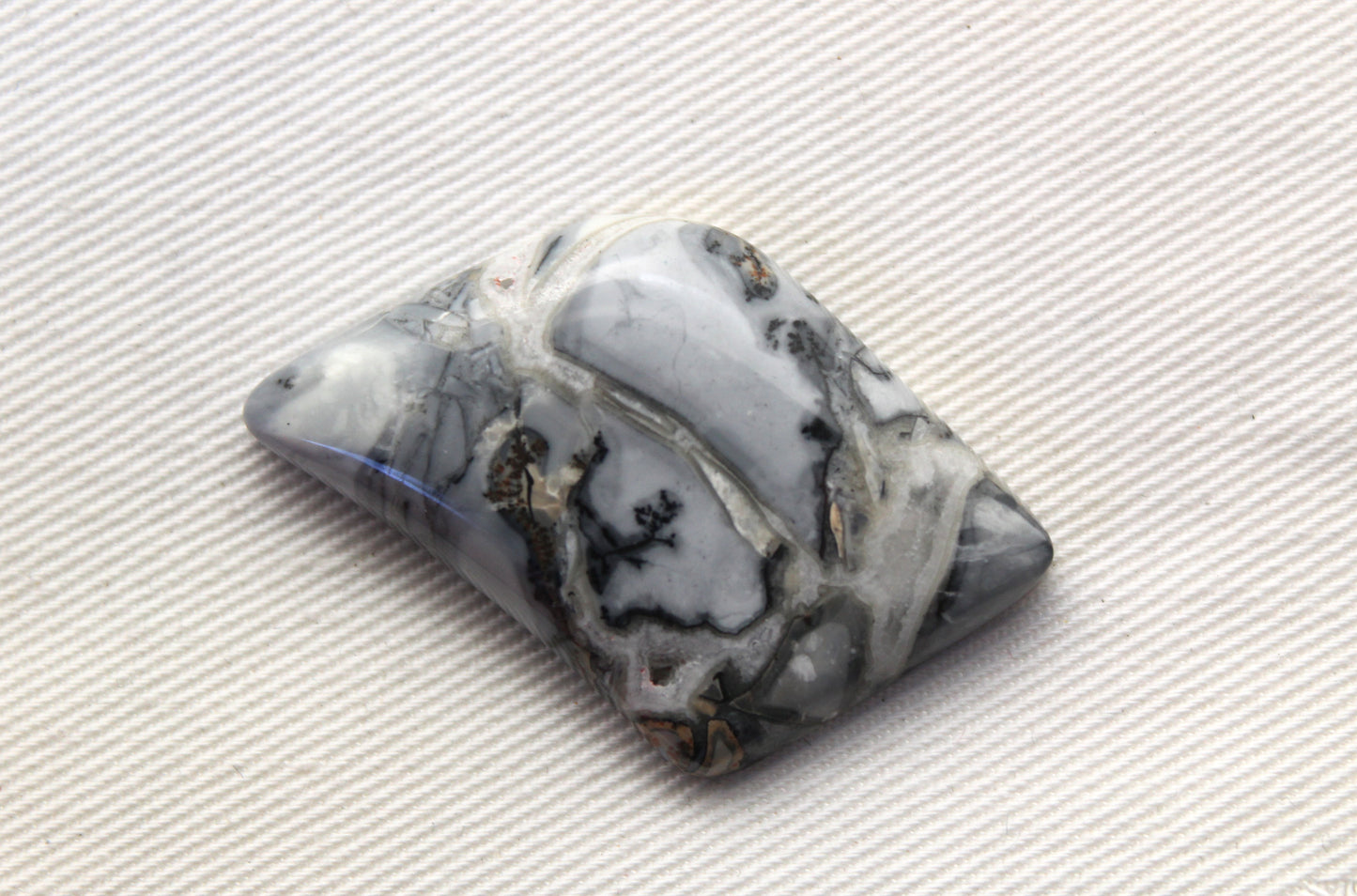 Maligano Jasper Cabochon Gemstone Jaune forme libre