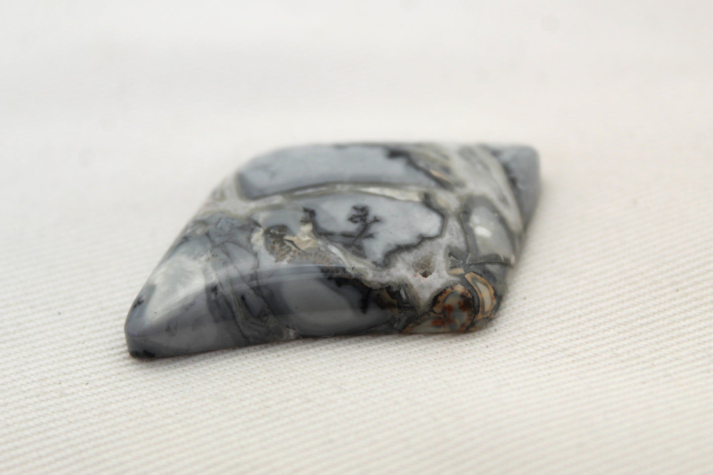 Maligano Jasper Cabochon Gemstone Jaune forme libre