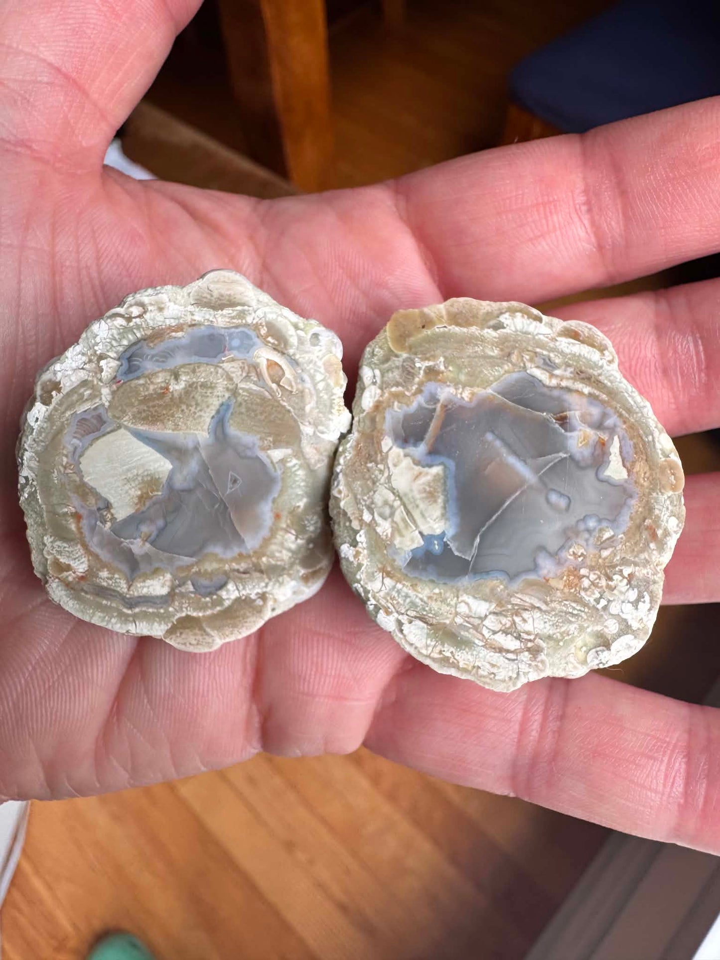 Natural Quartz Agate geode Mont Lyall Canada polished