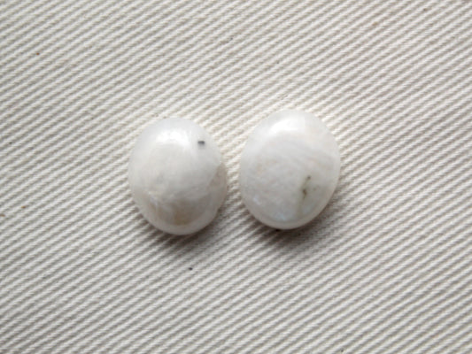 <tc>Deux cabochons de Pierre de Lune ovale 12X10MM</tc>