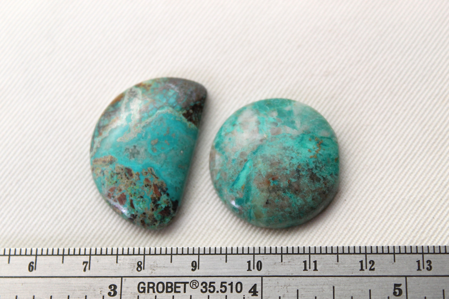 Deux Cabochons de forme libre Chrysocolle de qualité inférieure Pierre précieuse verte