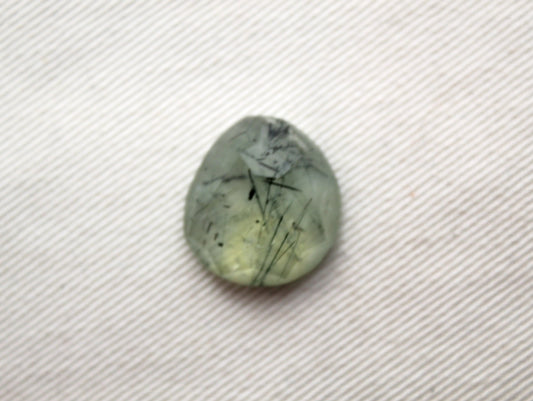 Prehnite taille rose Cabochon forme libre Gemme verte