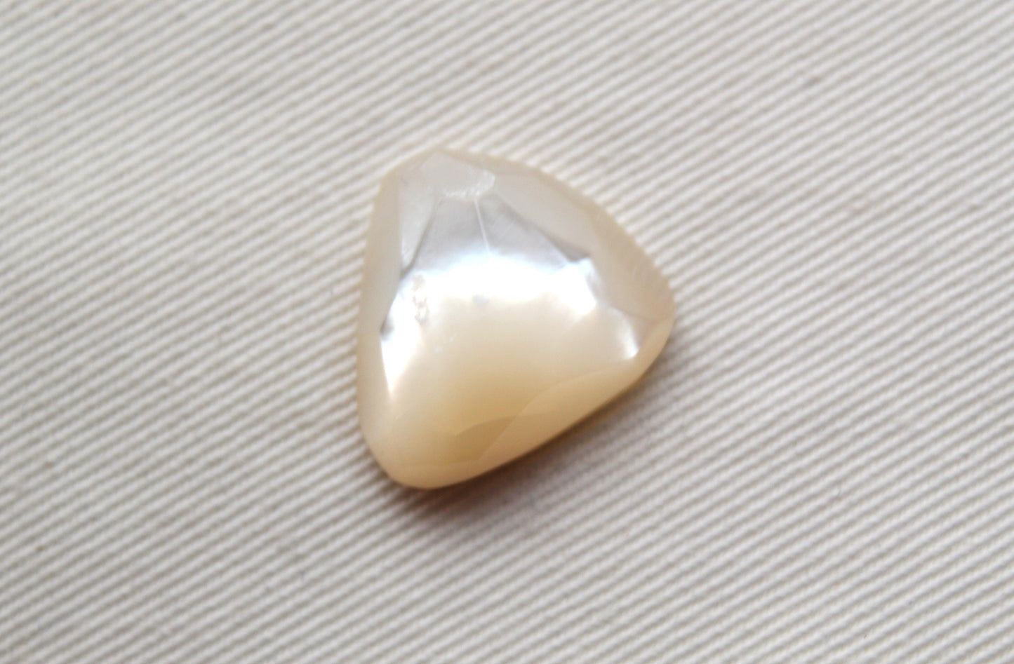 Mother of Pearl cabochons Gemstones faceted freeform