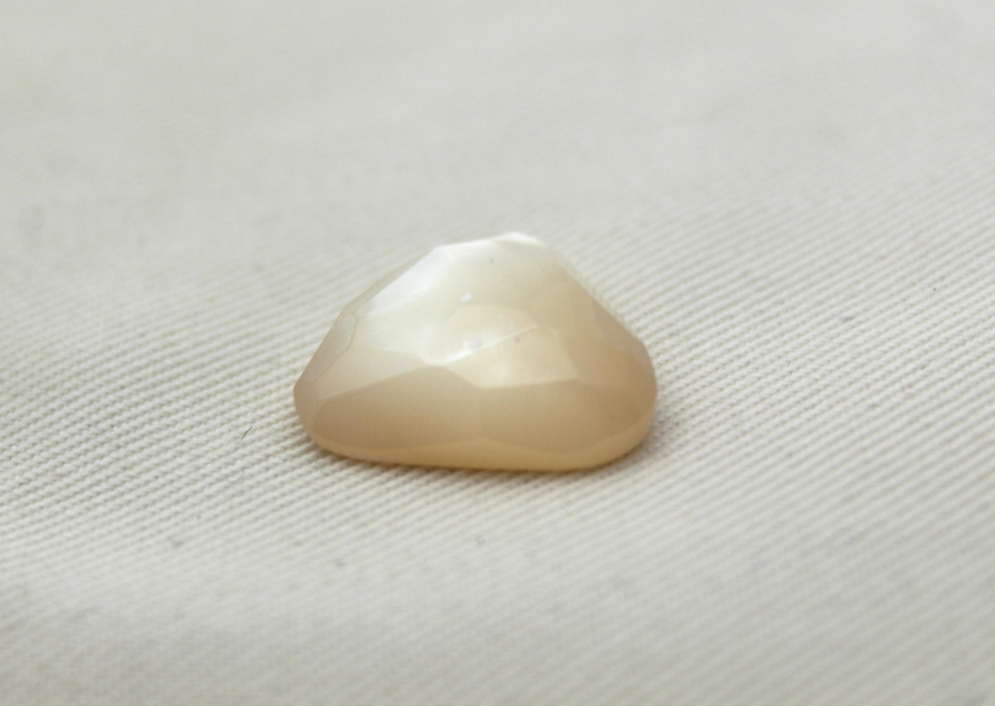 Mother of Pearl cabochons Gemstones faceted freeform