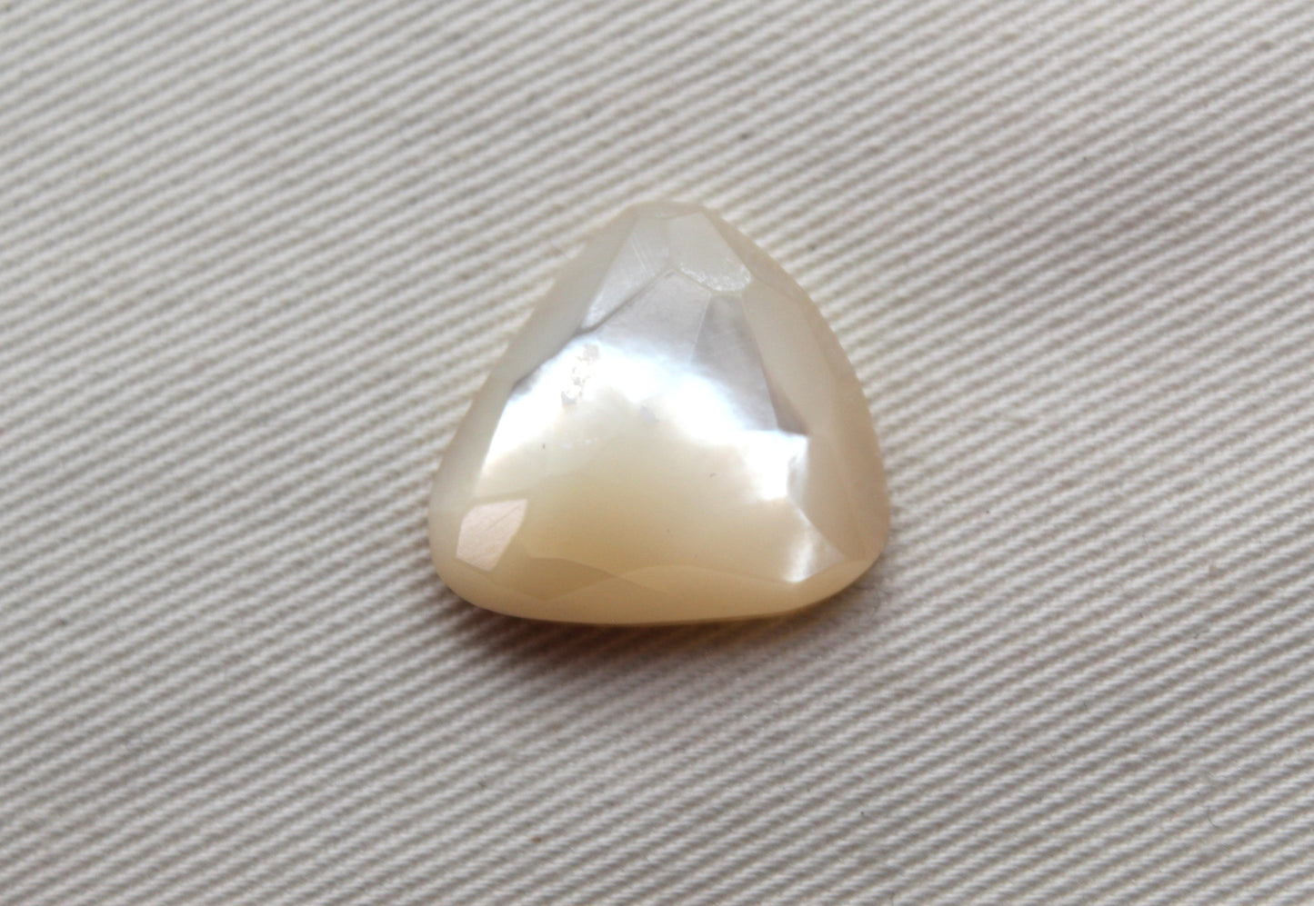 Mother of Pearl cabochons Gemstones faceted freeform
